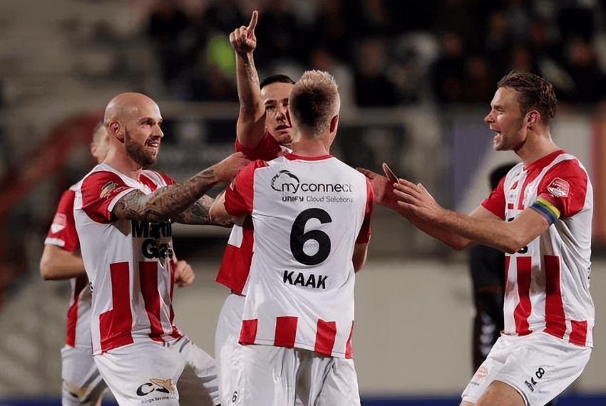 年轻球员训 年轻球员训