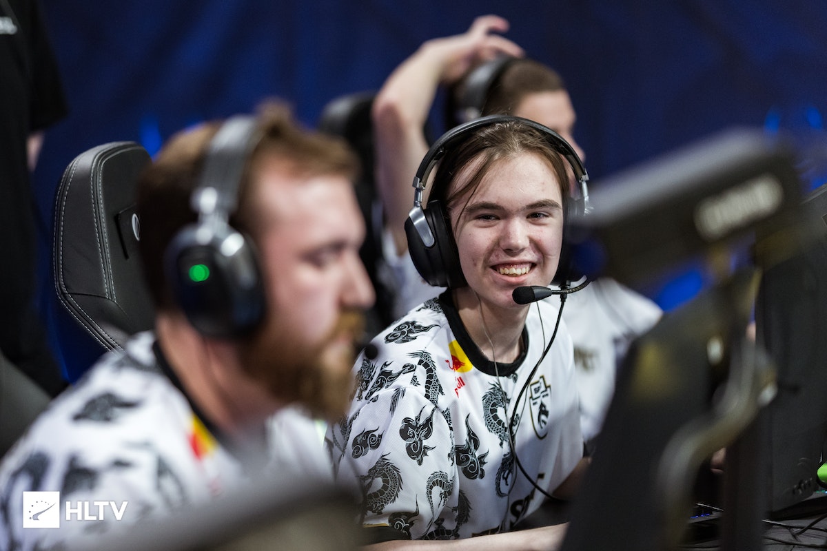 摆上台前 摆上台前